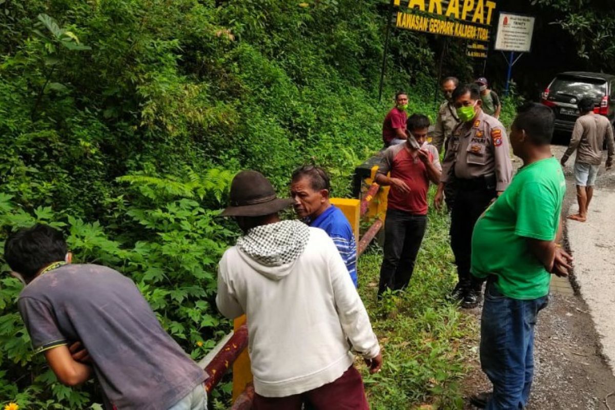 Pencari ranting kayu temukan kerangka manusia di bawah jembatan kawasan di Parapat