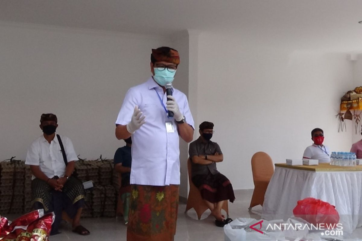 Desa Adat Pecatu Badung serahkan bantuan bahan pokok Rp1,3 miliar