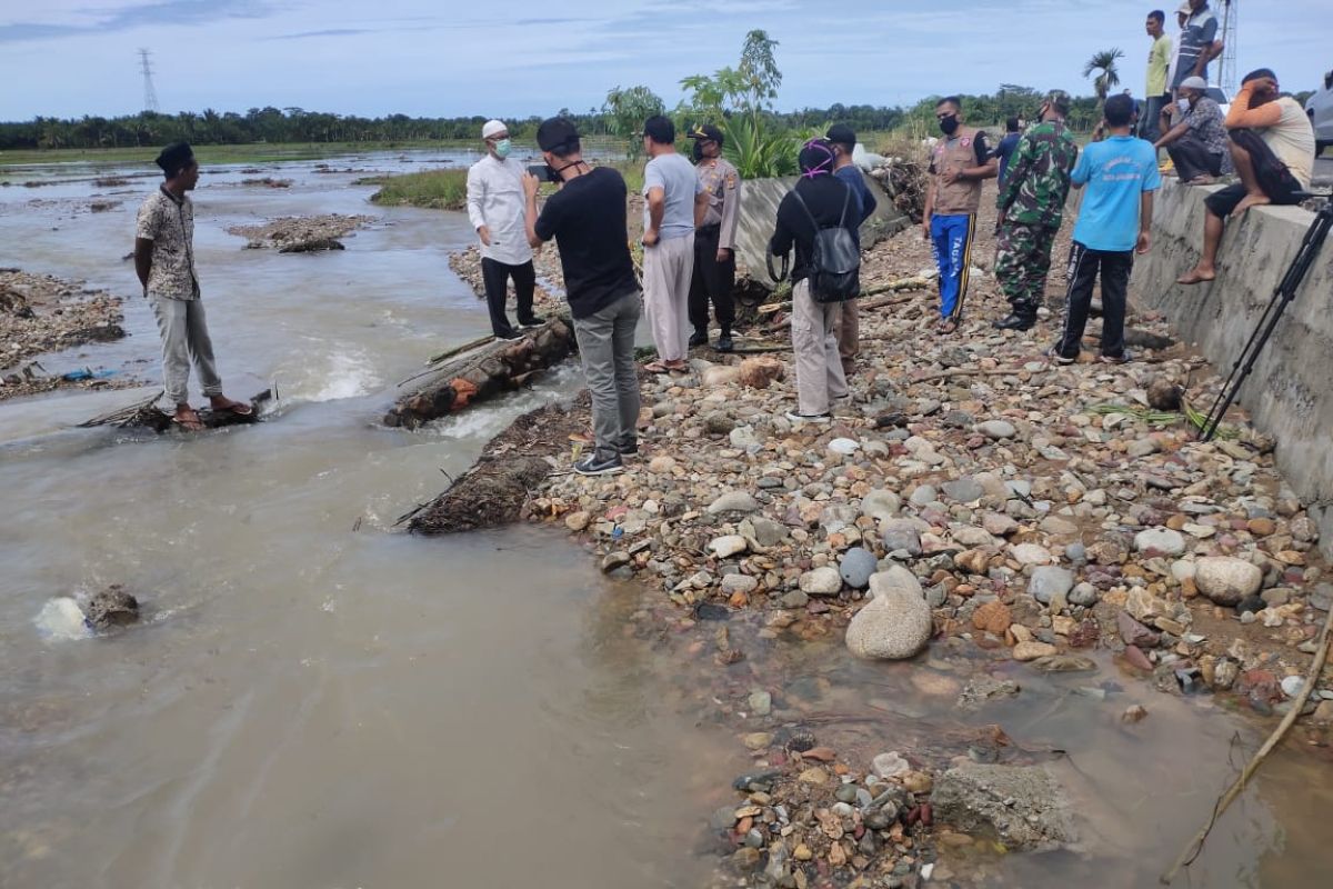 Wabup Abdya tinjau dampak banjir di Desa Kuta Bakrien
