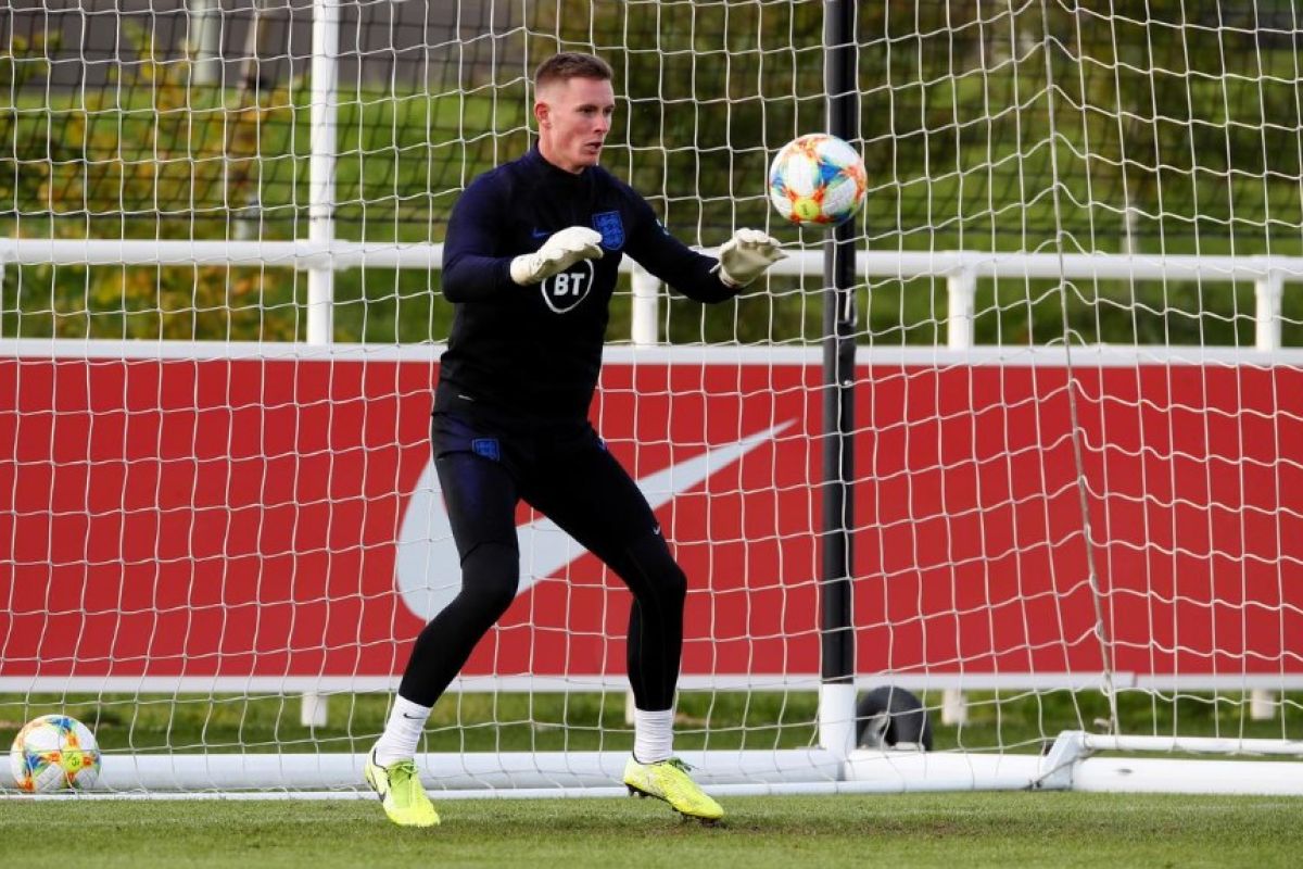 MU tegaskan tolak setiap upaya tawaran ke Dean Henderson