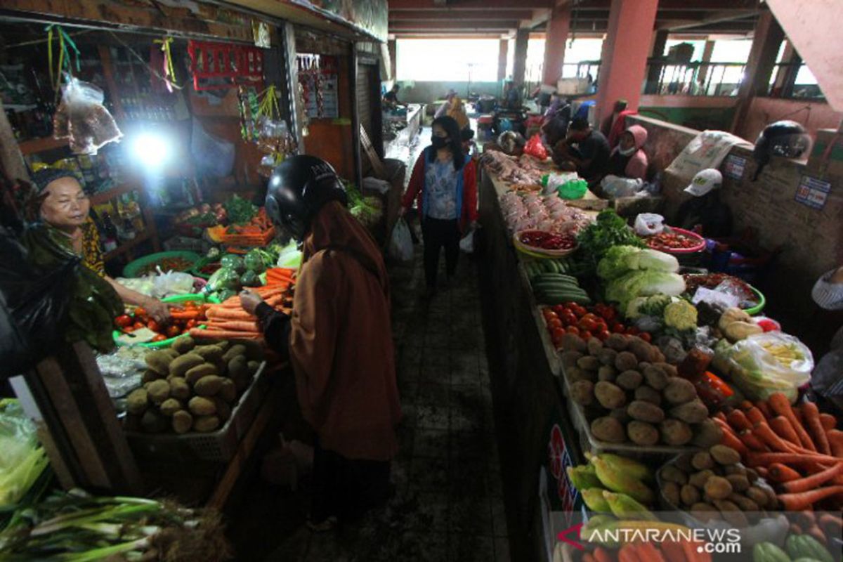 Health protocol compliance in Banjarmasin market area reaches 90 percent