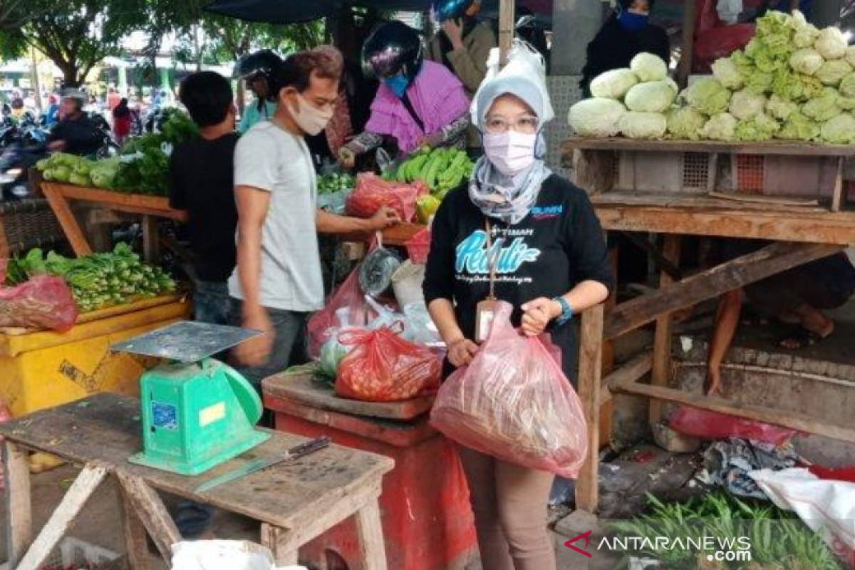 PT Timah gelar gerakan belanja pangan di pasar tradisional