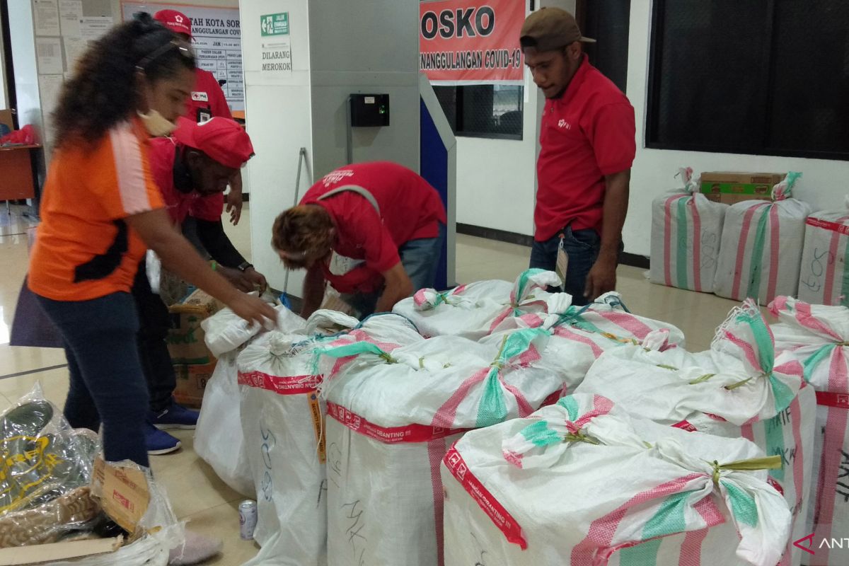 PMI Kota Sorong Papua Barat dapat bantuan peralatan penanggulangan COVID-19