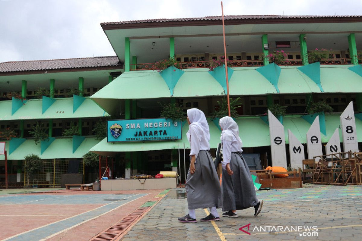 Data kelulusan SMA sederajat di Kalteng masih direkap, siswa dilarang corat-coret