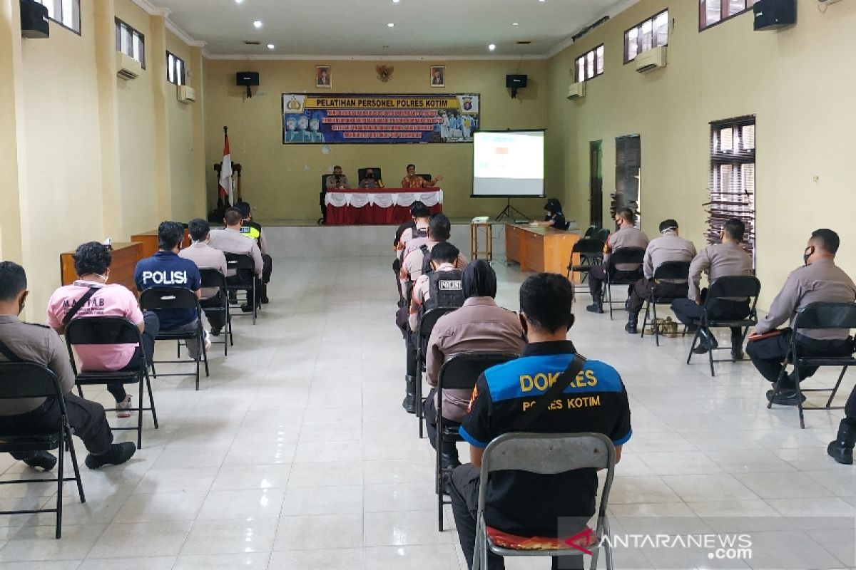 Personel Polres Kotim diajari aturan penyelenggaraan jenazah penderita COVID-19