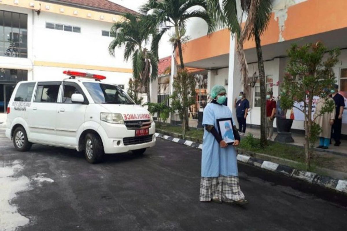 Seorang perawat di RS Doris Sylvanus Palangka Raya Kalteng  meninggal