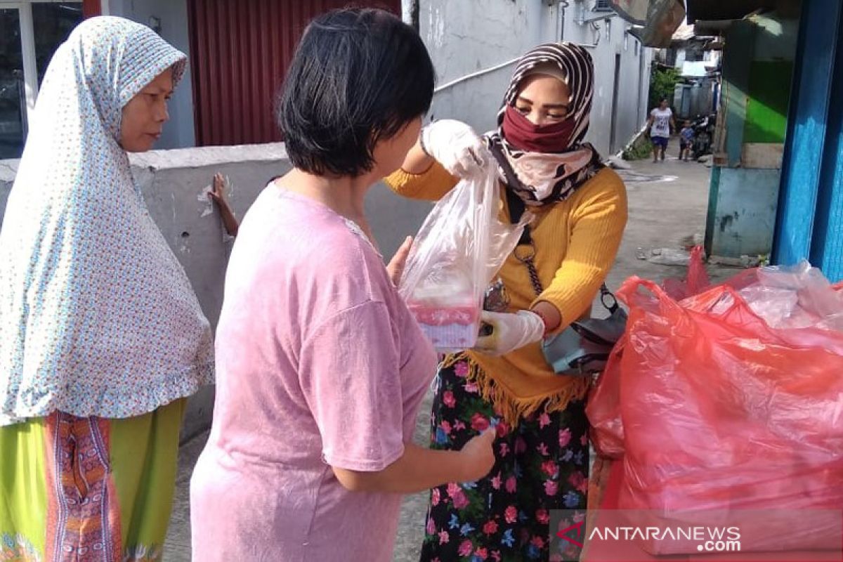 FRKB Bagikan 1.000 Lebih Takjil dan Nasi Bungkus