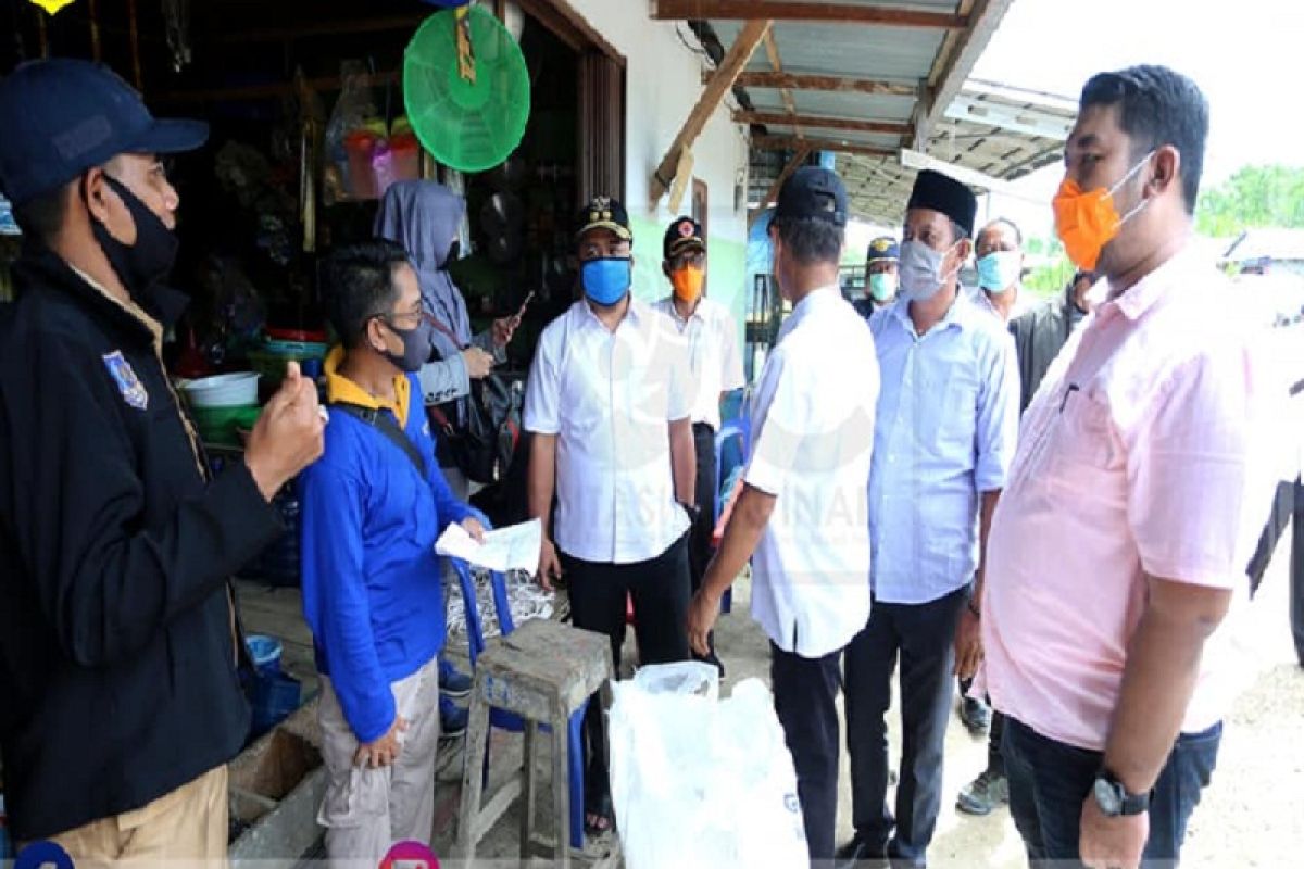 Wabup Tanjabtim pantau pendistribusian bantuan jaring pengaman sosial di Kuala Jambi