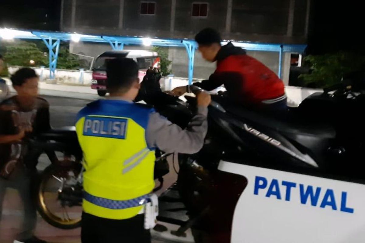Polisi tilang pelajar Bengkalis yang konvoi rayakan kelulusan