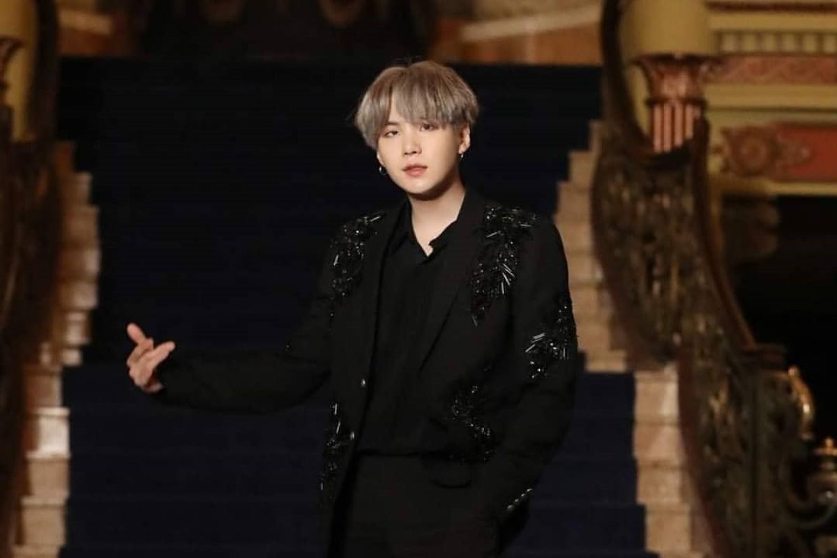 Bocoran lagu kolaborasi IU dan Suga BTS