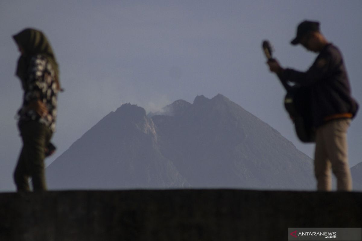 Gunung Merapi mengalami 44 kali gempa guguran