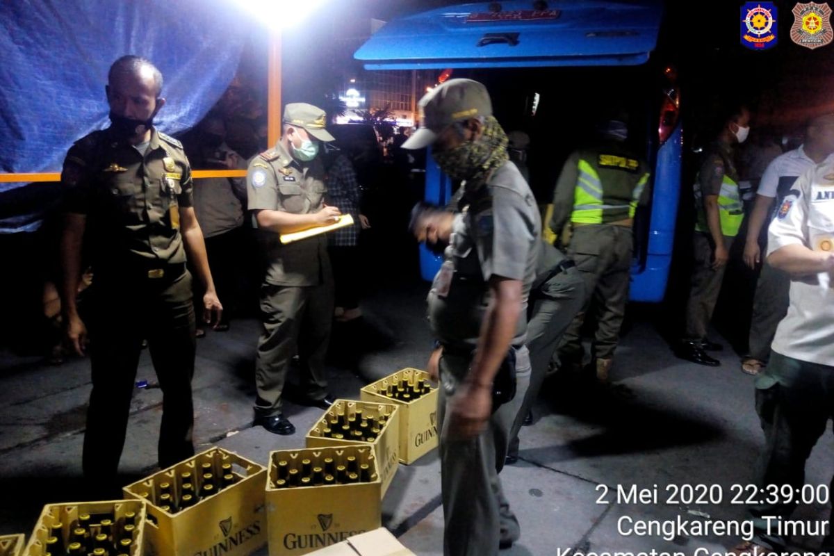 Satpol PP DKI sita ribuan miras yang dijual di bulan Ramadhan