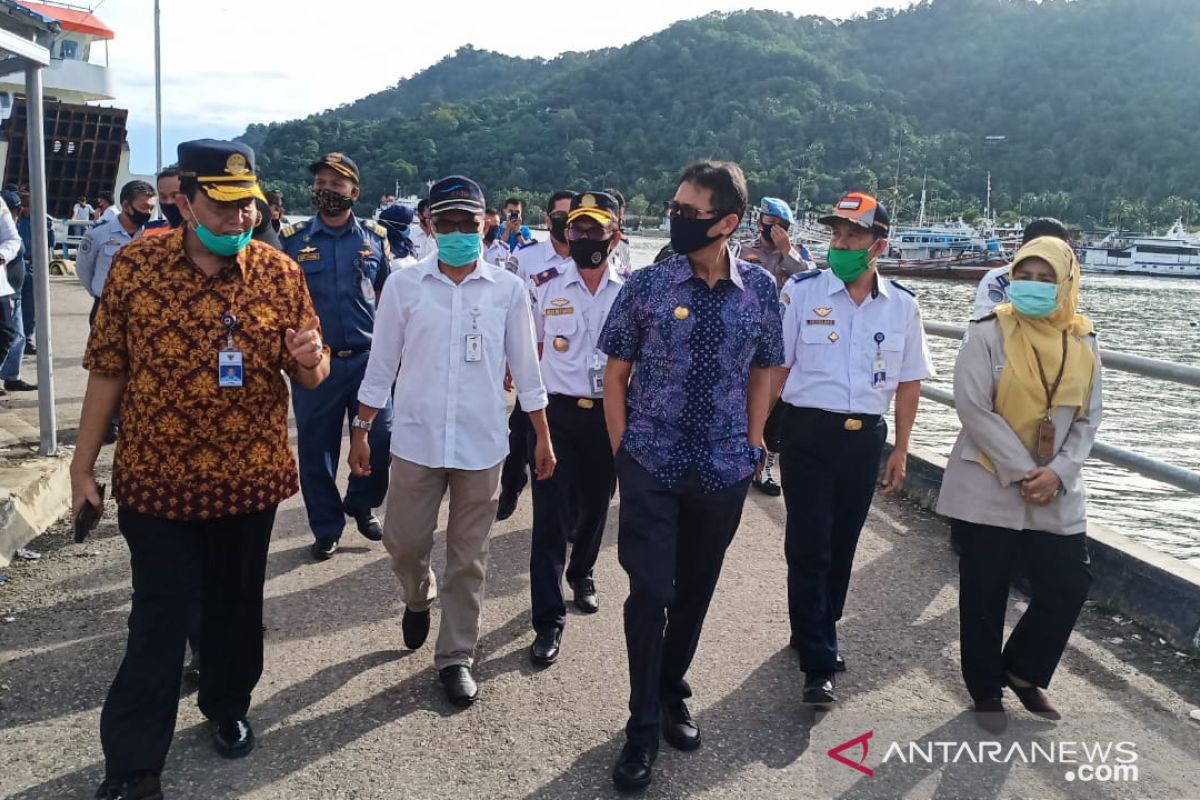 Gubernur Sumbar larang kapal angkut penumpang ke Mentawai