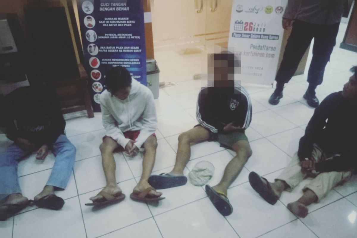 Polres Jakbar tangkap 4 pemuda berencana tawuran di Tanjung Duren
