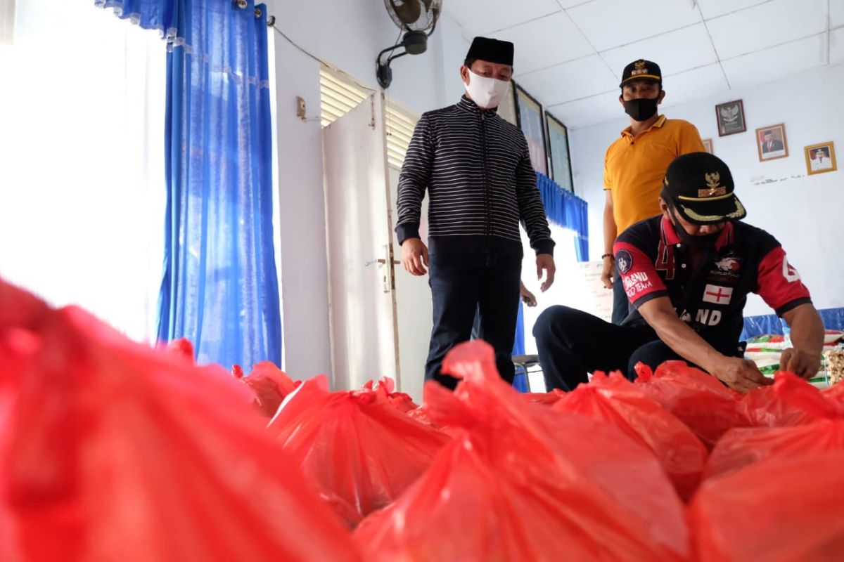 Wabup Gowa Sulsel temui warga pastikan penyaluran sembako tepat sasaran