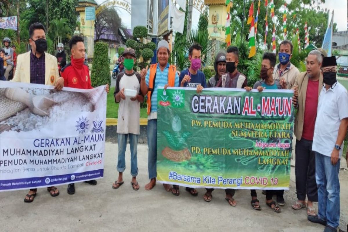 Pemuda Muhammadiyah Langkat bagikan satu ton beras dan 450 nasi kotak