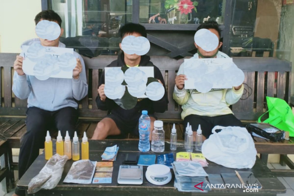 Diringkus,  tiga pelaku narkotika jenis tembakau Gorila