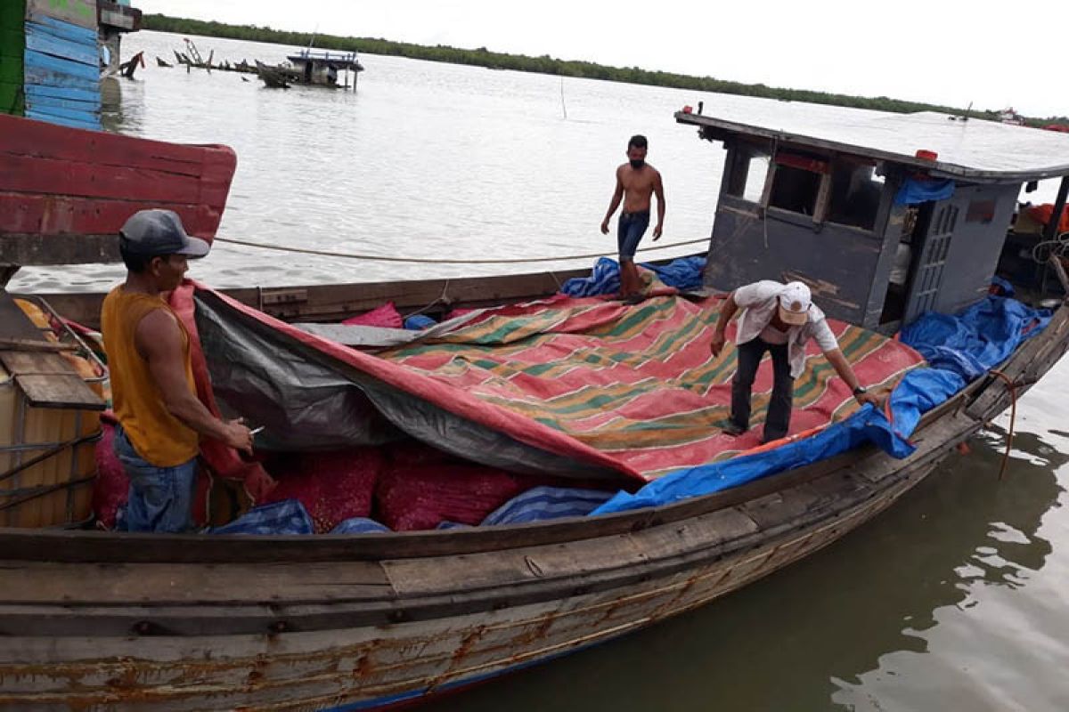 Bea cukai gagalkan penyelundupan 13 ton bawang di perairan Aceh Tamiang