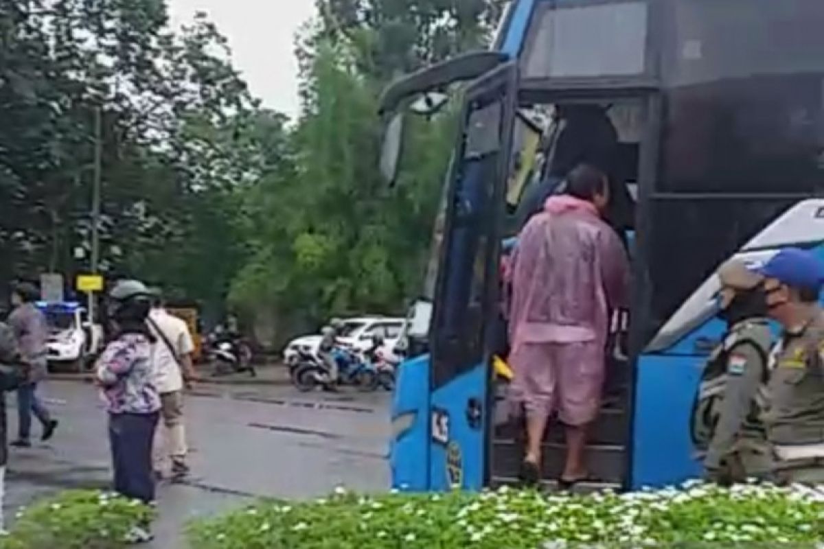 Satpol PP Palembang karantina 108 pelanggar wajib masker