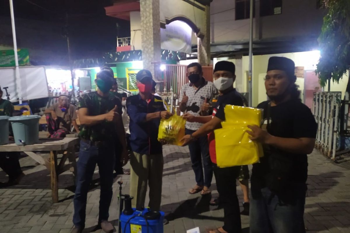 Anggota DPR RI Fraksi Golkar salurkan sembako di Surabaya