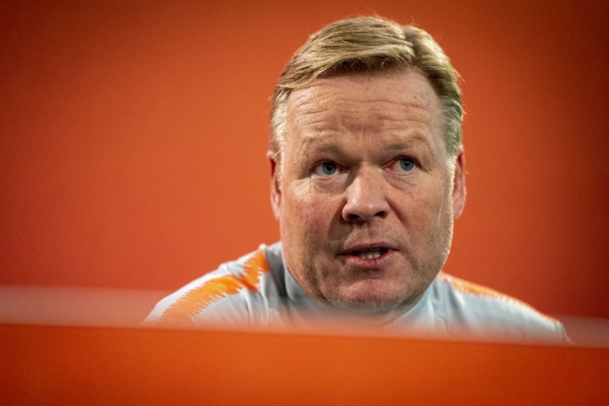 Pelatih Timnas Belanda Ronald Koeman dilarikan ke rumah sakit karena masalah jantung