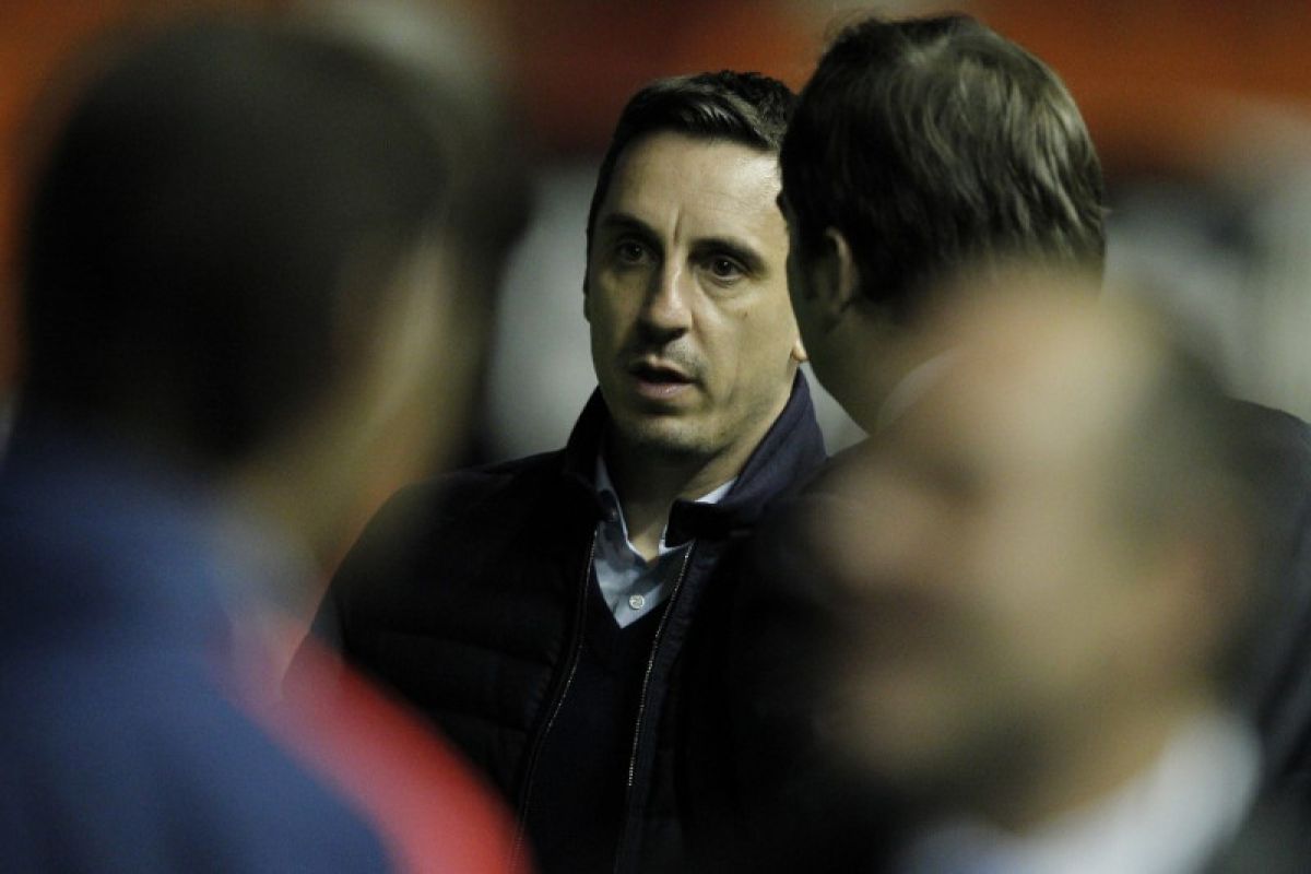 Gary Neville sindir Liga Premier dan klub-klubnya tak bertanggung jawab