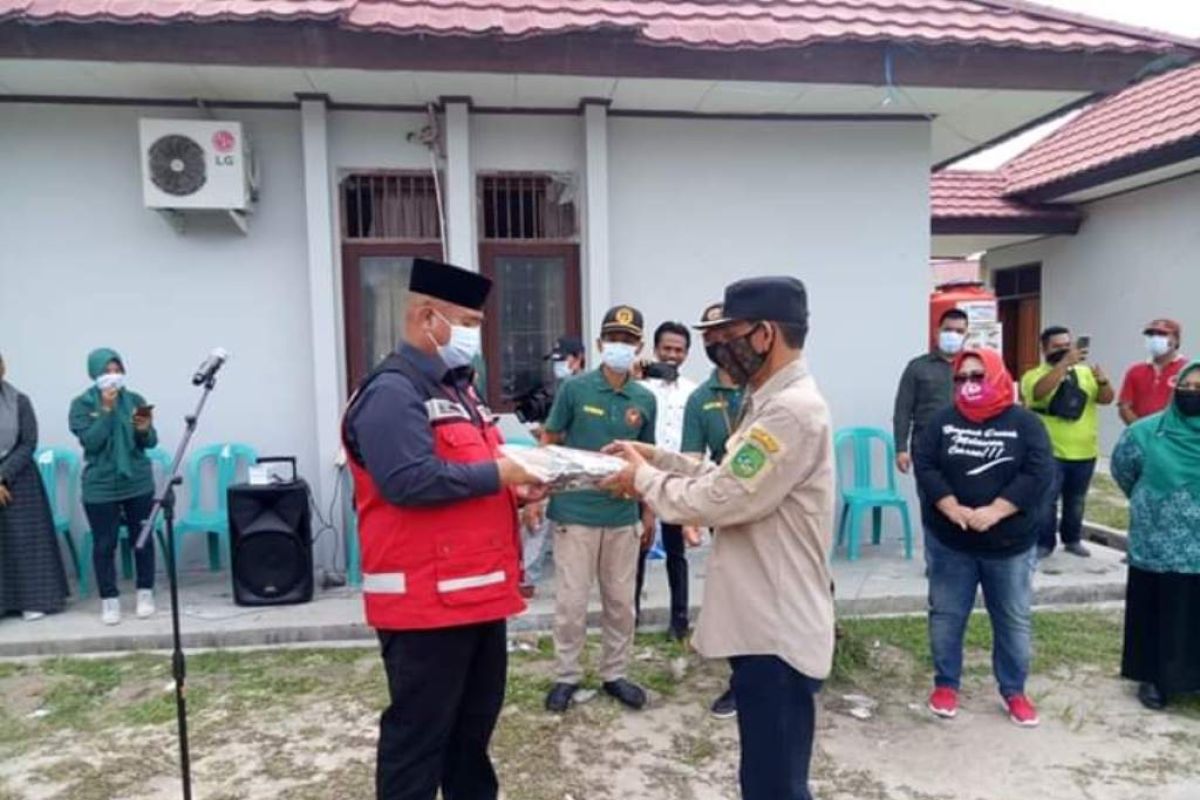 Bupati Kukar serahkan bantuan APD di Kecamatan Marang Kayu
