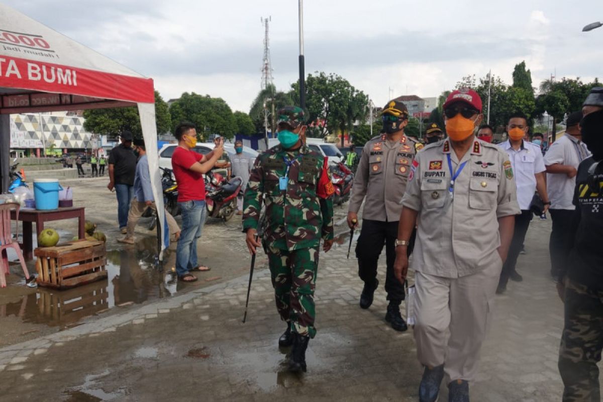 Bupati Lampung Tengah imbau pedagang patuhi protokol kesehatan cegah COVID-19