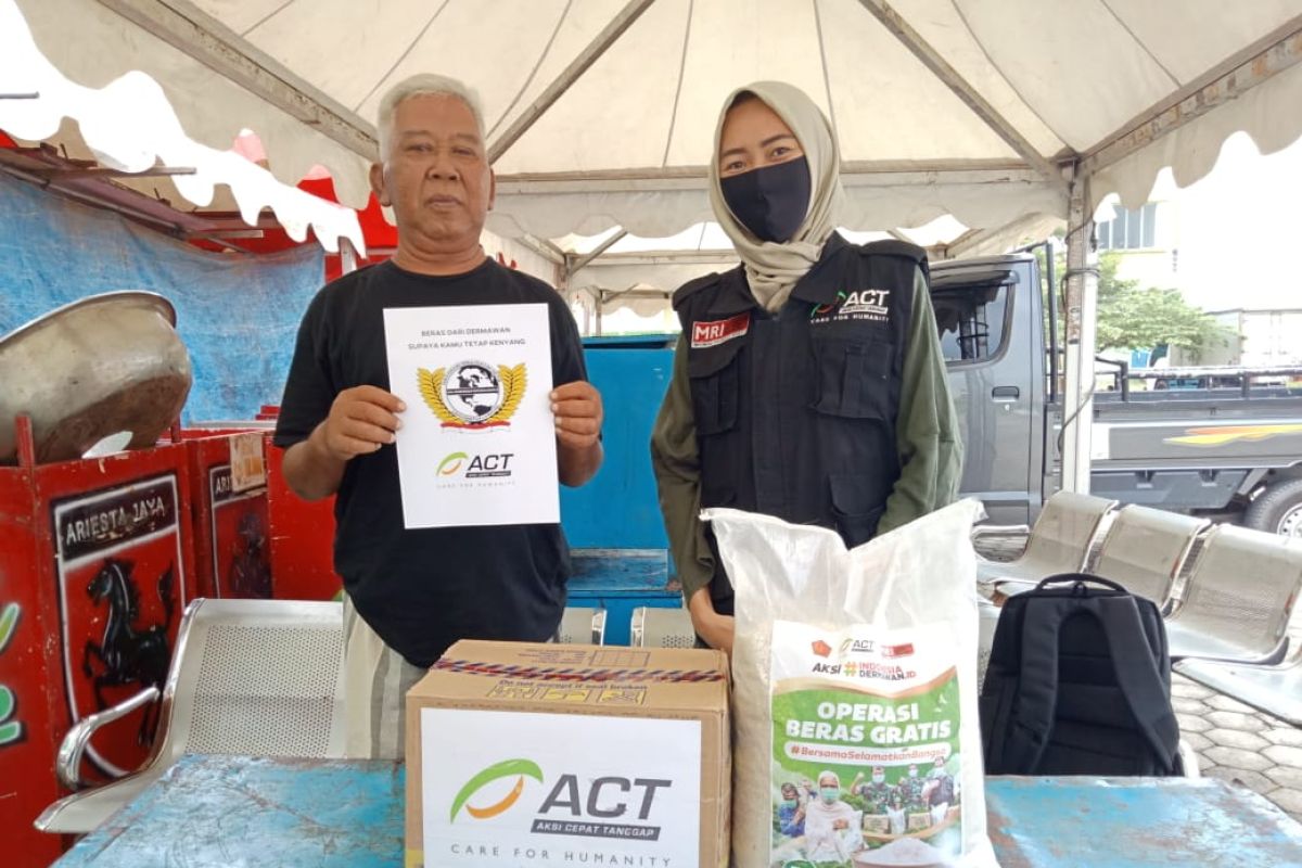 ACT Lampung bantu sembako rombongan penyelenggara pasar malam yang tidak bisa beraktivitas karena corona