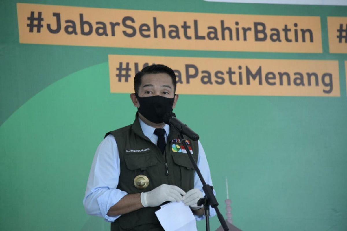 Ridwan Kamil teken Pergub PSBB Wilayah Jawa Barat