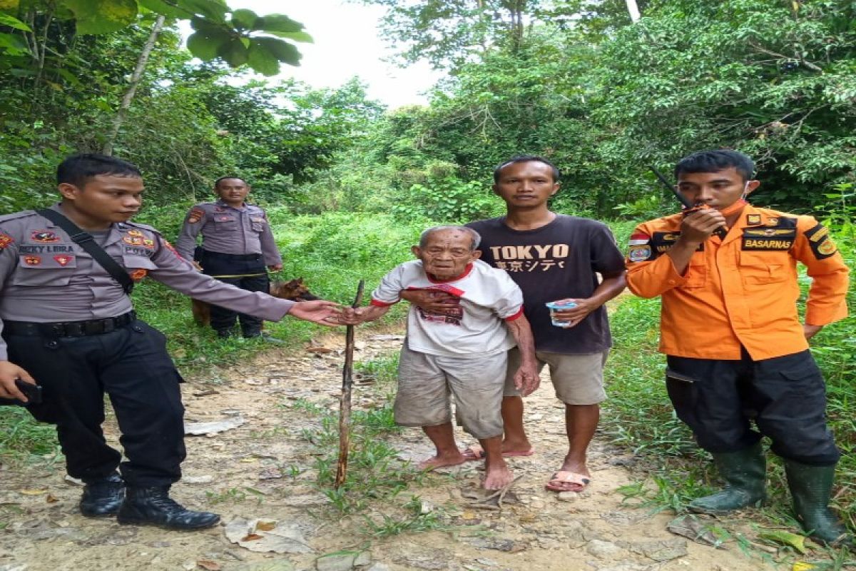 Tim SAR temukan kakek 100 tahun yang hilang di hutan