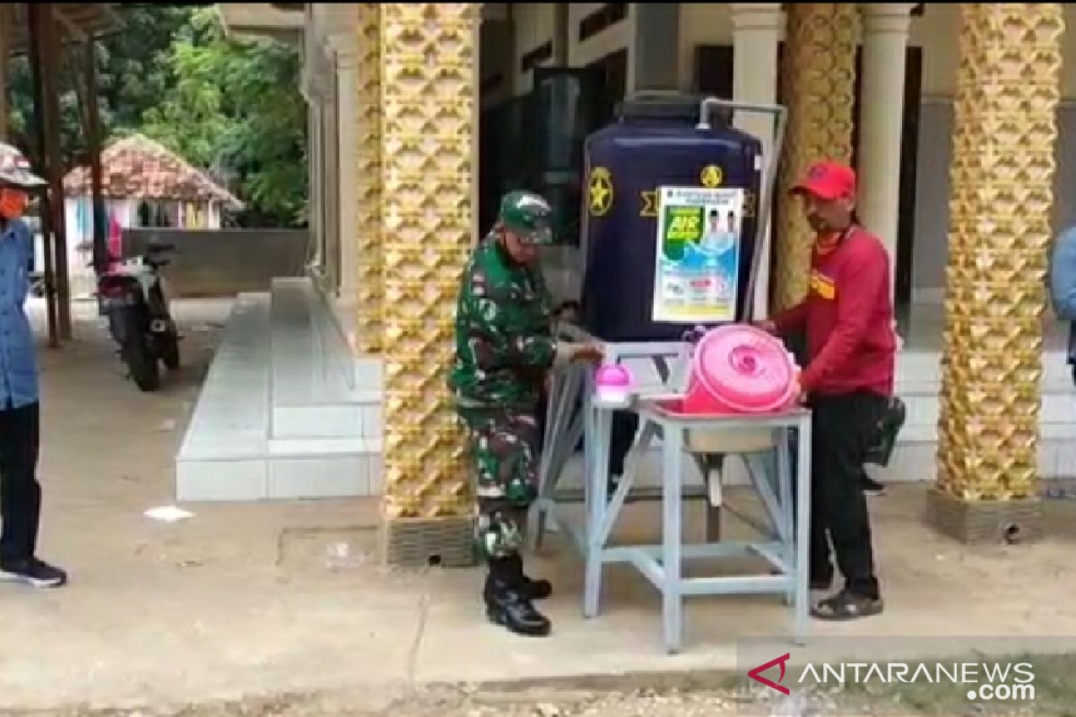 Satgas Pamekasan  cegah penyebaran COVID-19 di pesantren