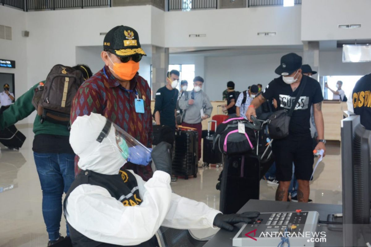 159 PMI yang tiba di Pelabuhan Benoa langsung jalani tes swab