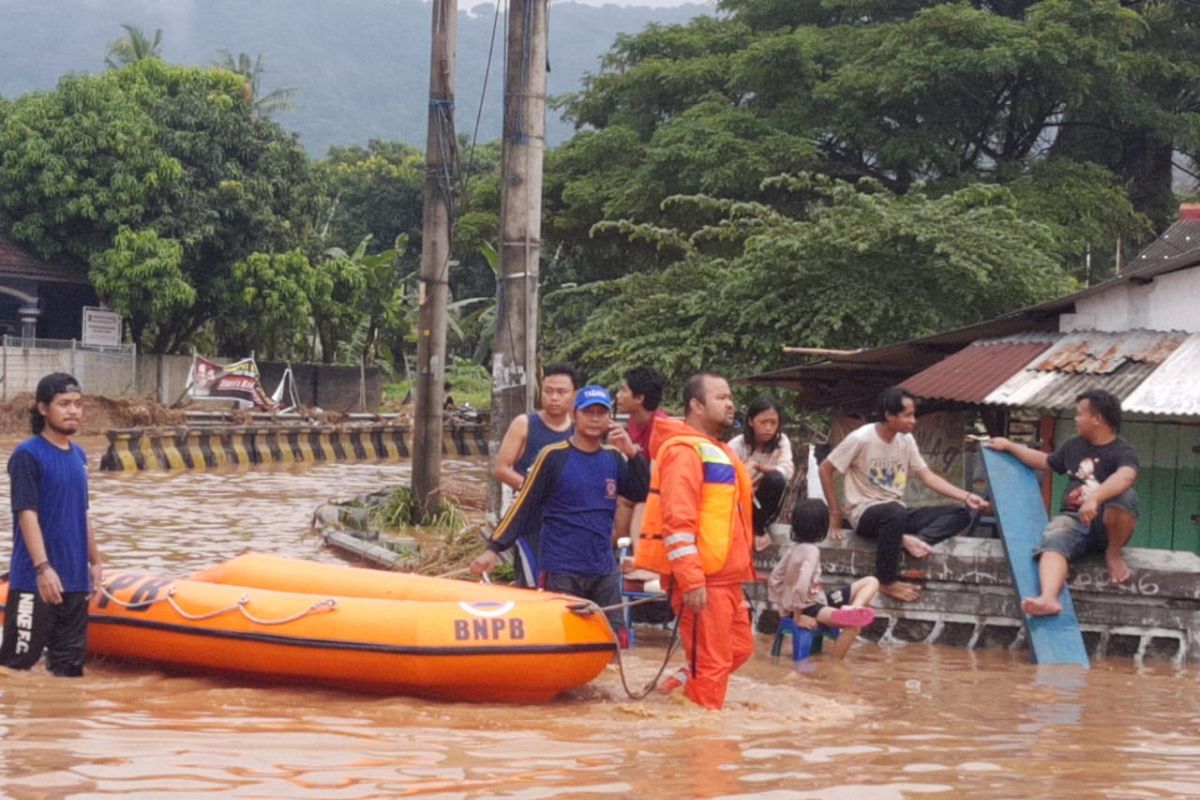 Banjir setinggi 40 cm landa beberapa wilayah Kota Cilegon