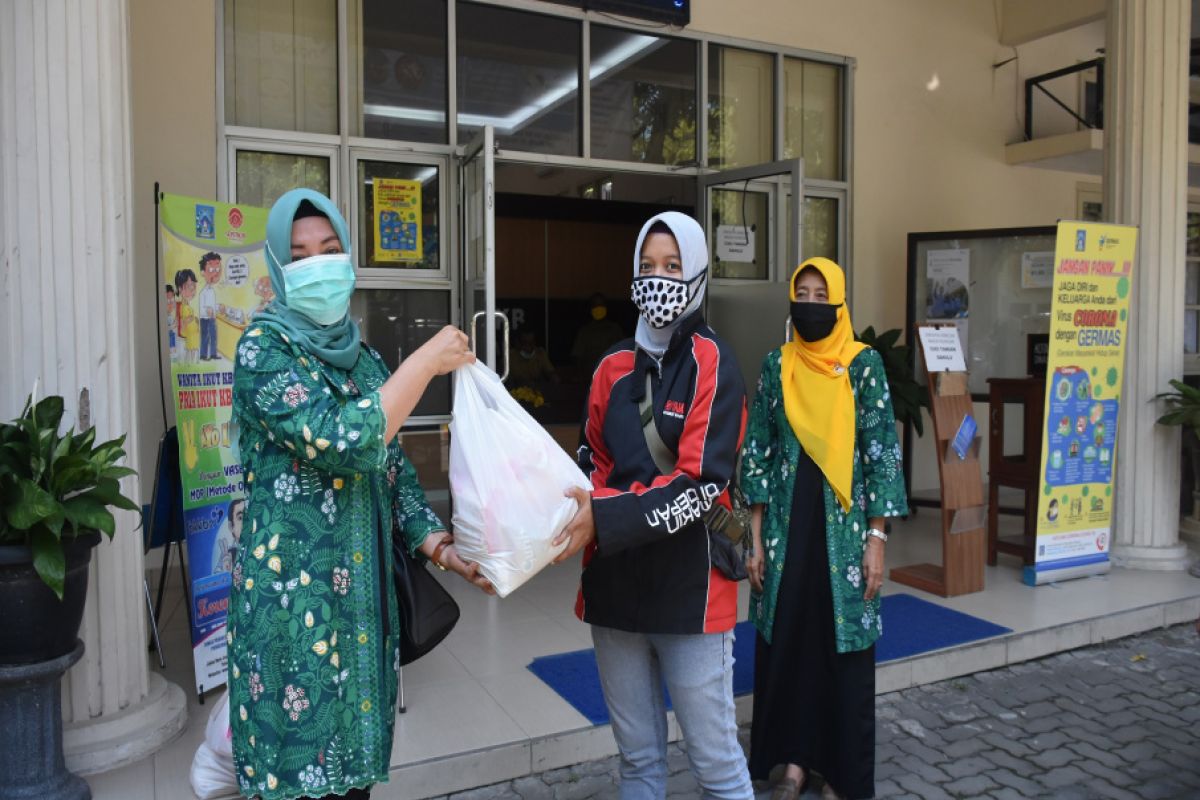 Dharma Wanita Sleman menggelar bakti sosial "Ayo Tengok Tetangga"