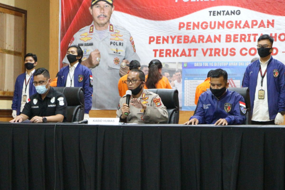 Menyebarkan tanpa menyaring berita hoaks bisa dipidana