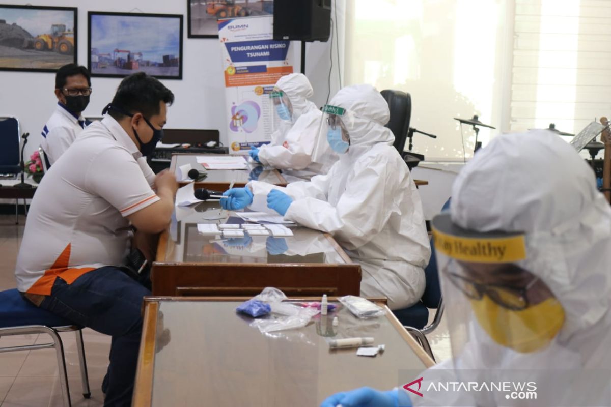 123 karyawan Pelabuhan Teluk Bayur Padang di "rapid test", bukti Pelindo II serius memutus rantai COVID-19