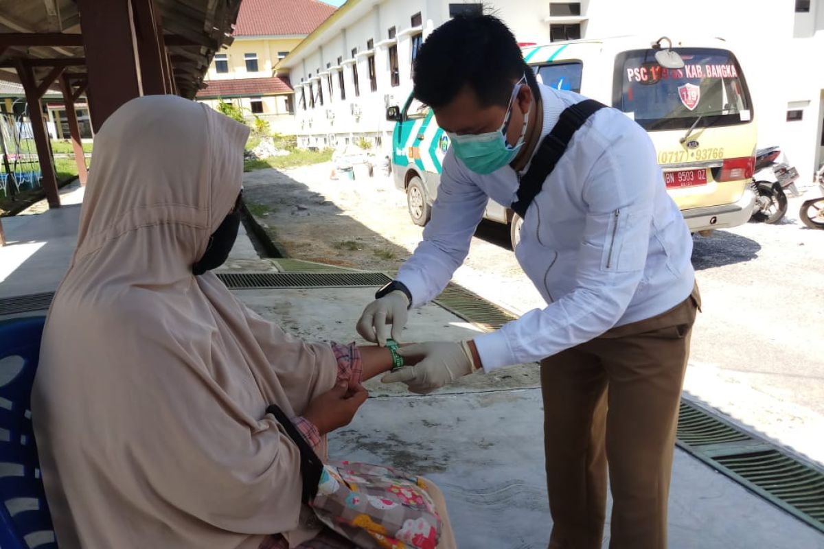 Tim gugus tugas COVID-19 Bangka terima bantuan 300 gelang aplikasi