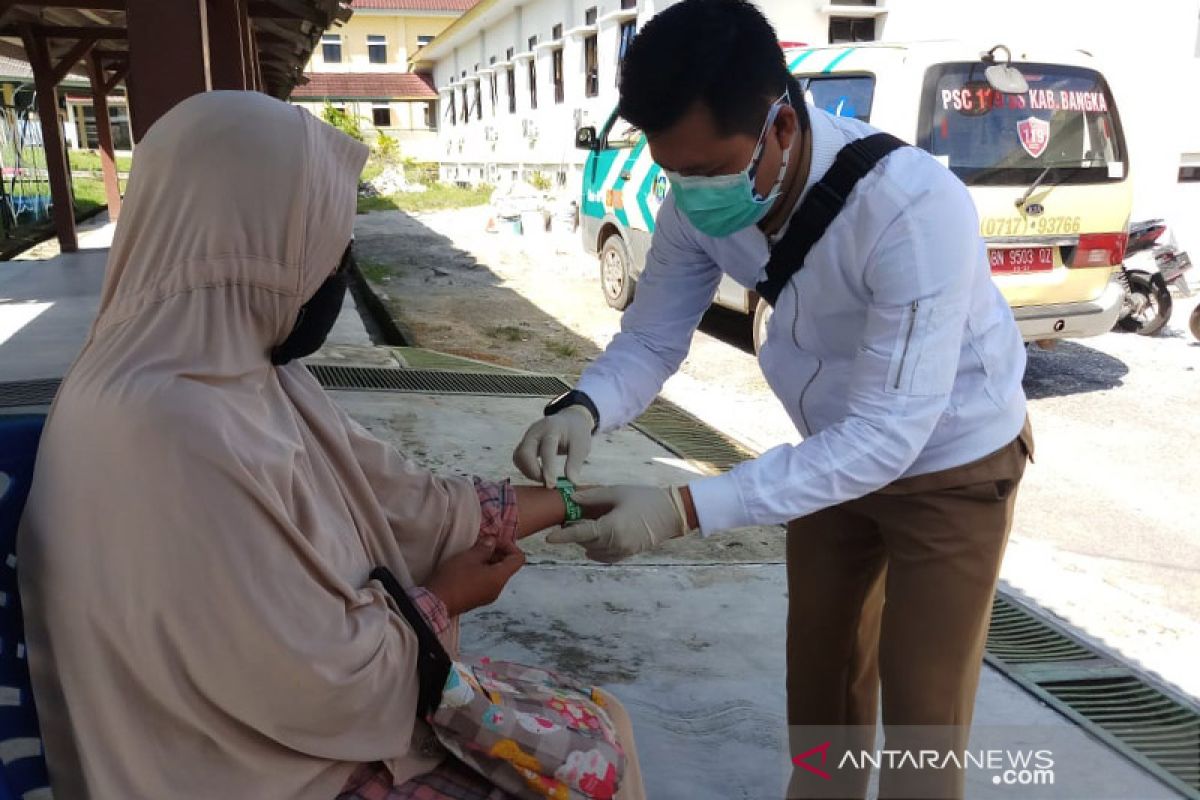 Tim gugus cegah COVID-19 Bangka menerima bantuan 300 gelang aplikasi