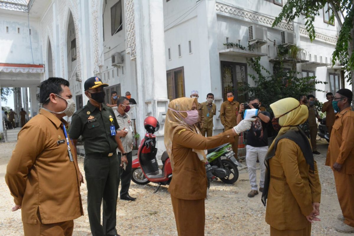 Ribuan ASN di Aceh Timur dites suhu tubuh