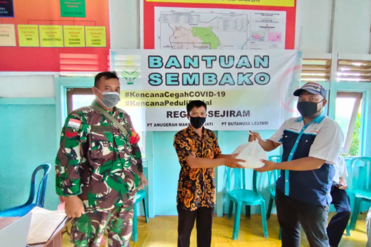 Kencana group salurkan 395 paket sembako di Silat Hilir