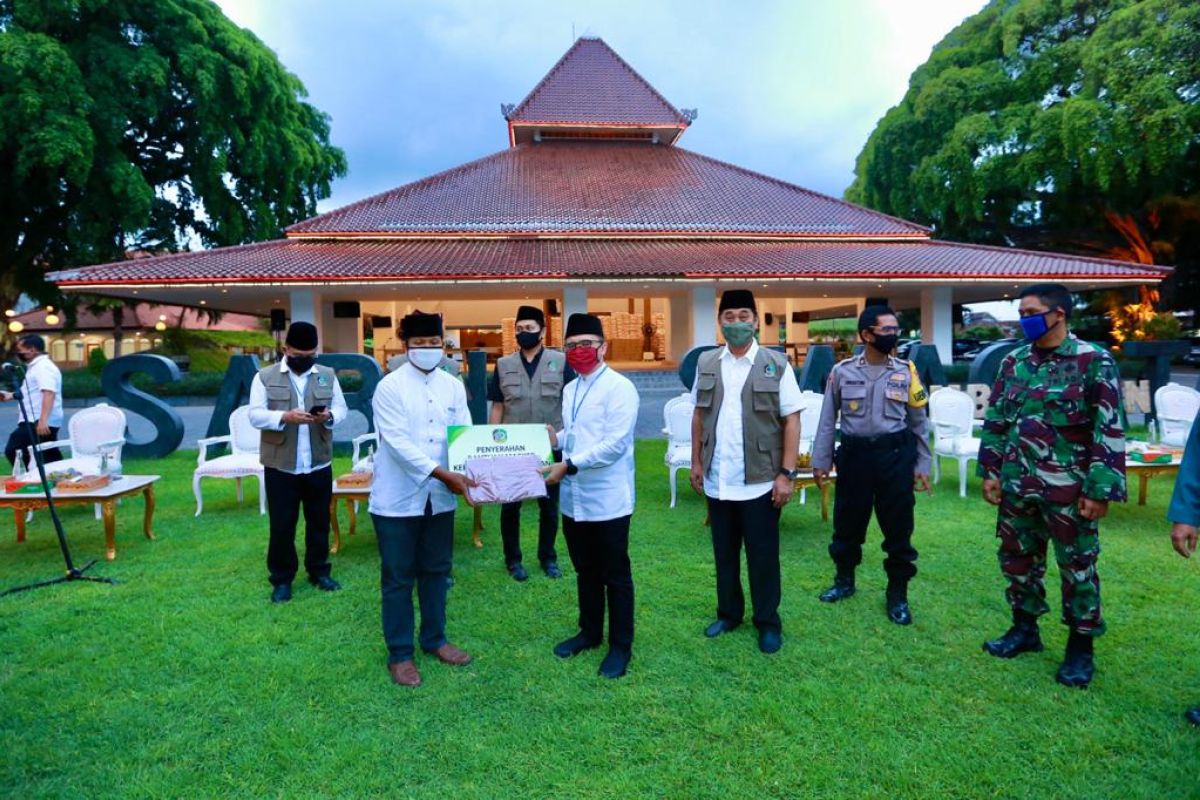 Gugus Tugas COVID-19 Banyuwangi kembali bagikan masker lewat kades