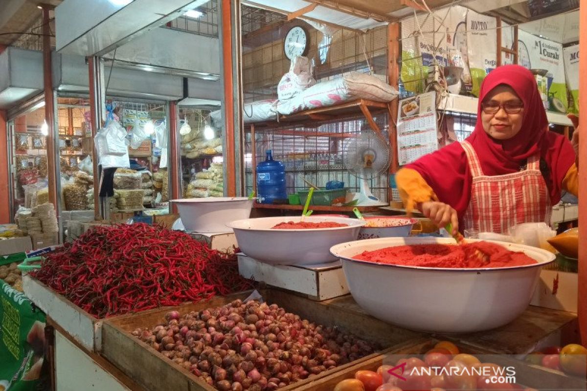 Harga cabai merah melonjak tajam di pasar Kota Medan