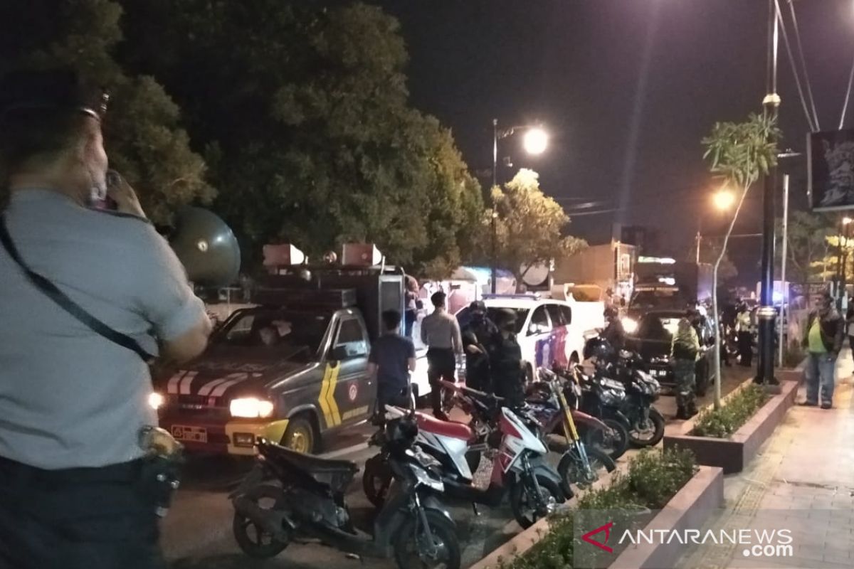 Tim gabungan gelar razia jelang PSBB parsial Cianjur