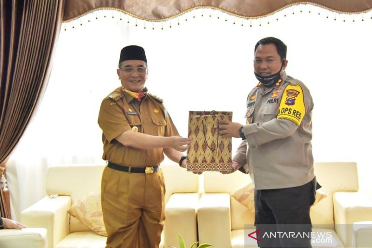 Dana hibah kondisi tanggap darurat COVID-19 untuk Polres dan Kodim diserahkan