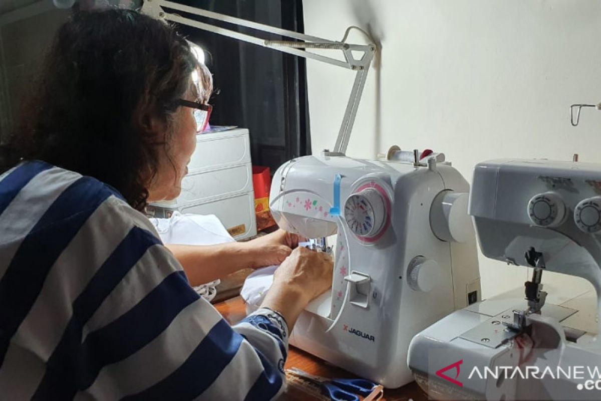 65 industri kecil dan menengah Jakbar dikerahkan produksi masker kain