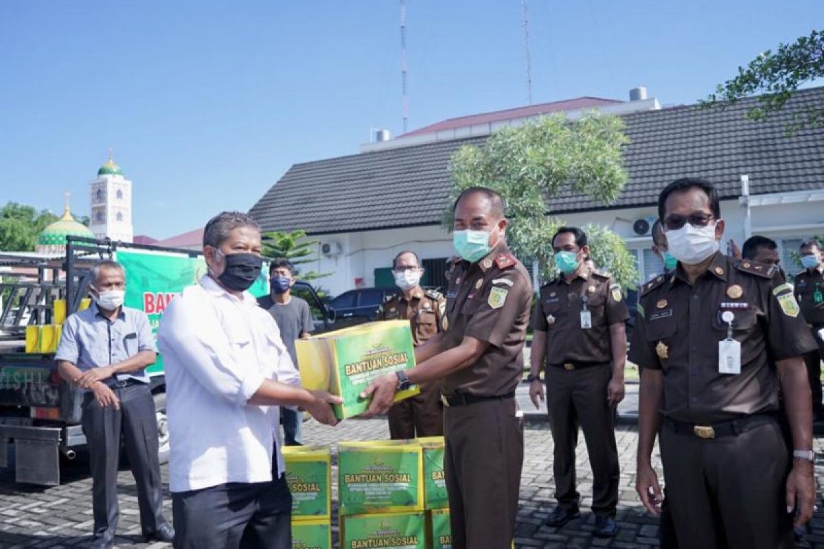 Kejati Sumut bagikan 6.289 paket sembako pada 28 Kejari