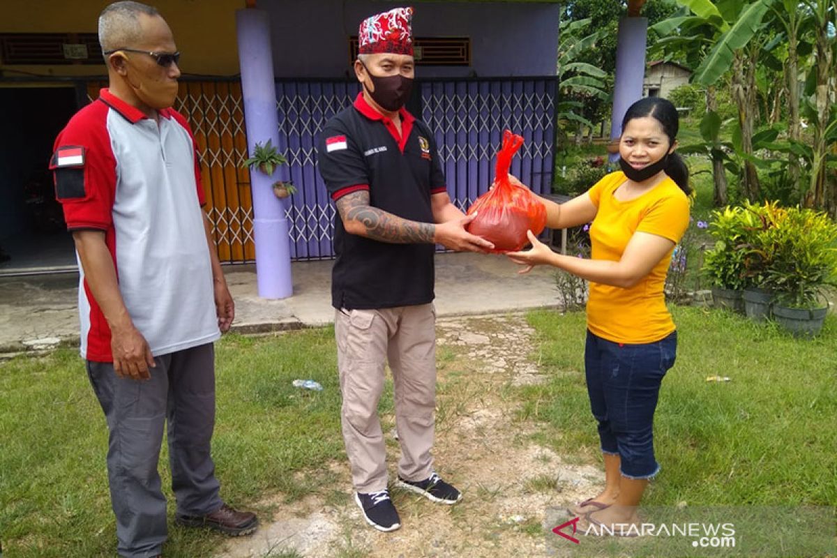 DAD - Polres Bengkayang bantu sembako warga terdampak COVID-19