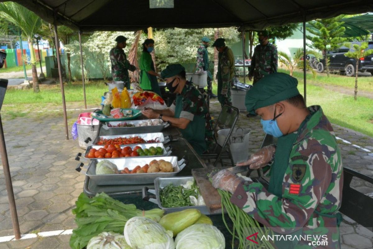 Denbekang Kendari membuka dapur umum bantu warga terdampak COVID-19