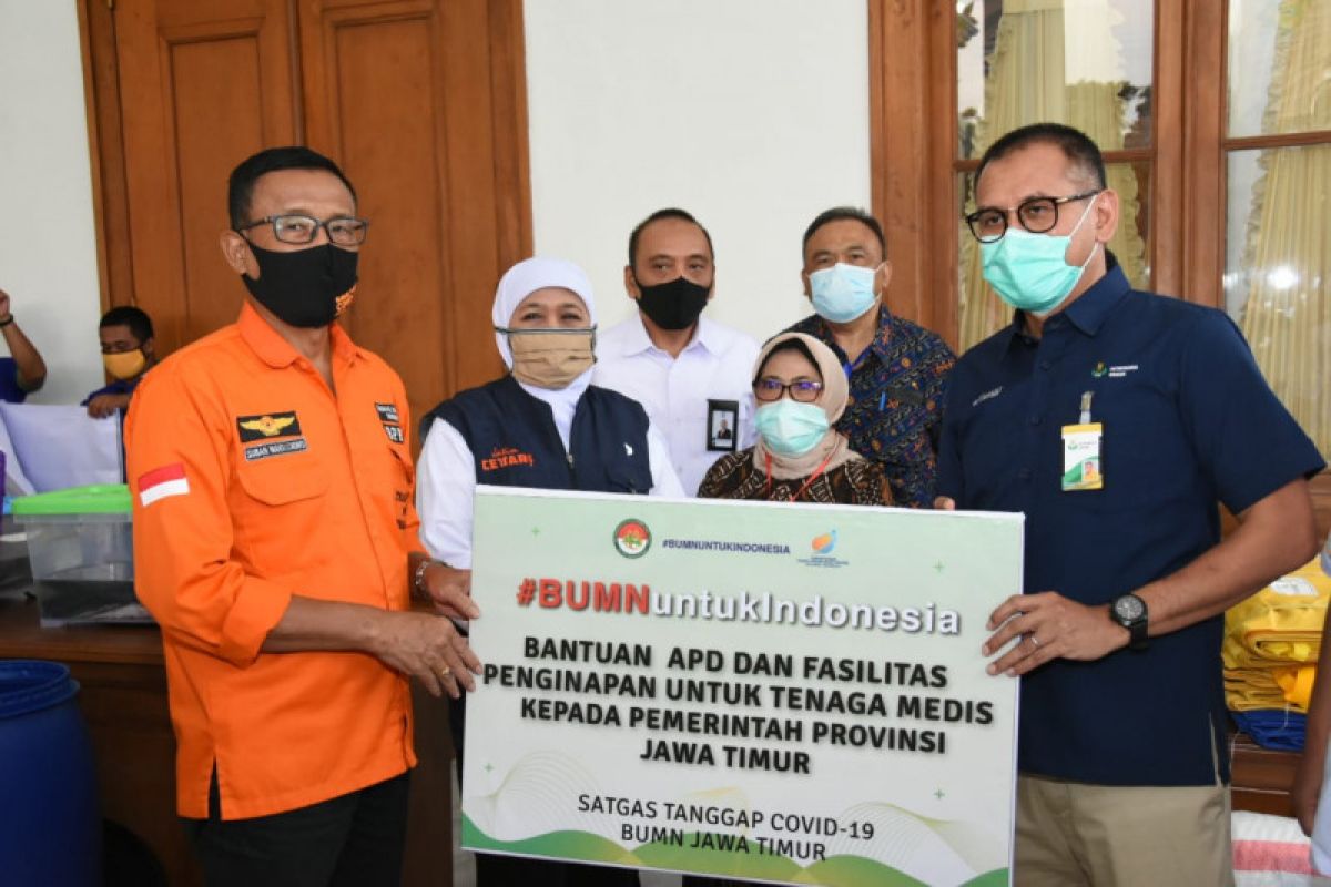 Satgas COVID-19 BUMN serahkan bantuan APD ke Pemprov Jatim